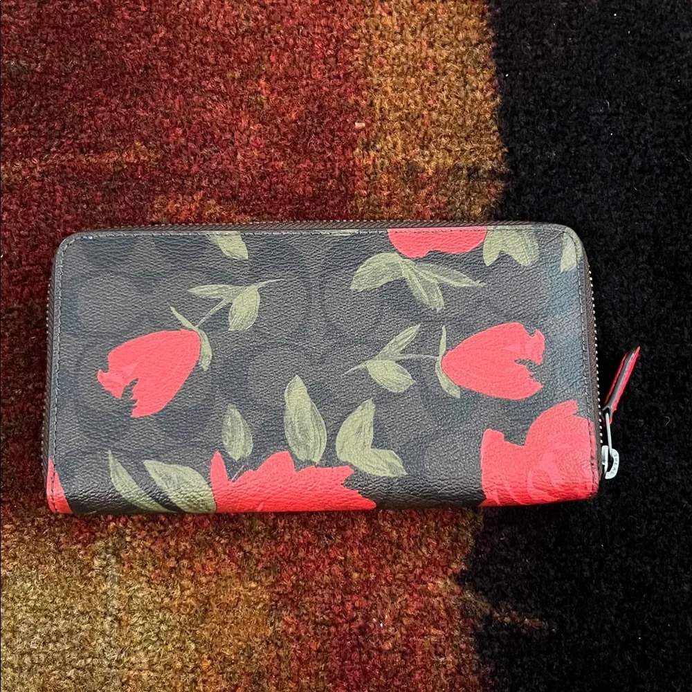 NWOT Coach Floral Print Accordion Zip Wallet (F26290)